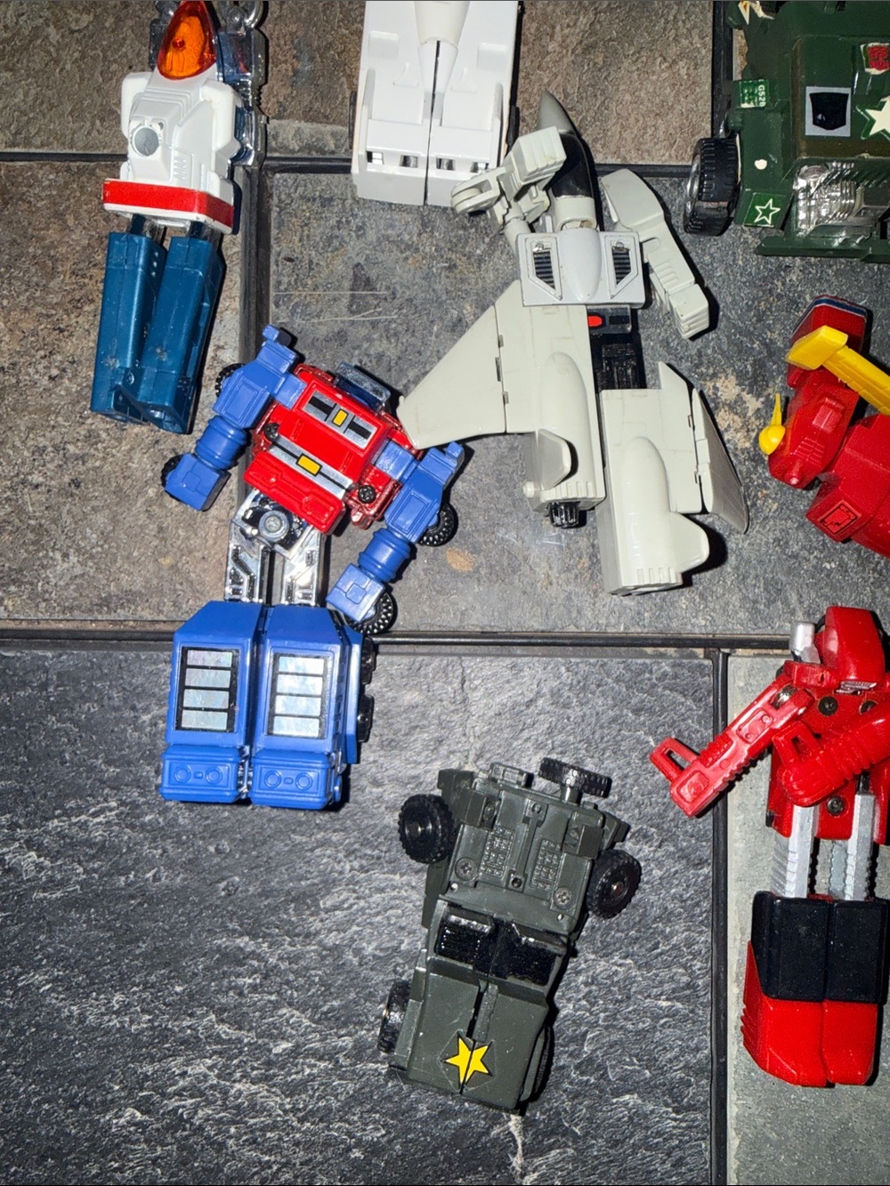 1980s Transforming Toy Vehicle & Robot Mix - Multi-Color Playset - Picture 5 of 6